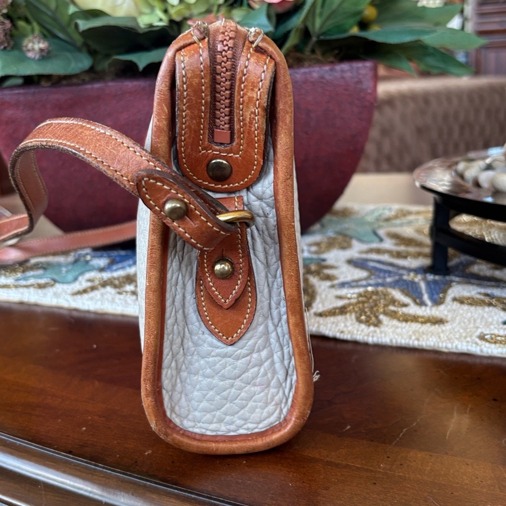 Vintage Dooney & Bourke All-Weather Pebbled Leather Zippered Crossbody Purse 80s - Picture 5 of 16